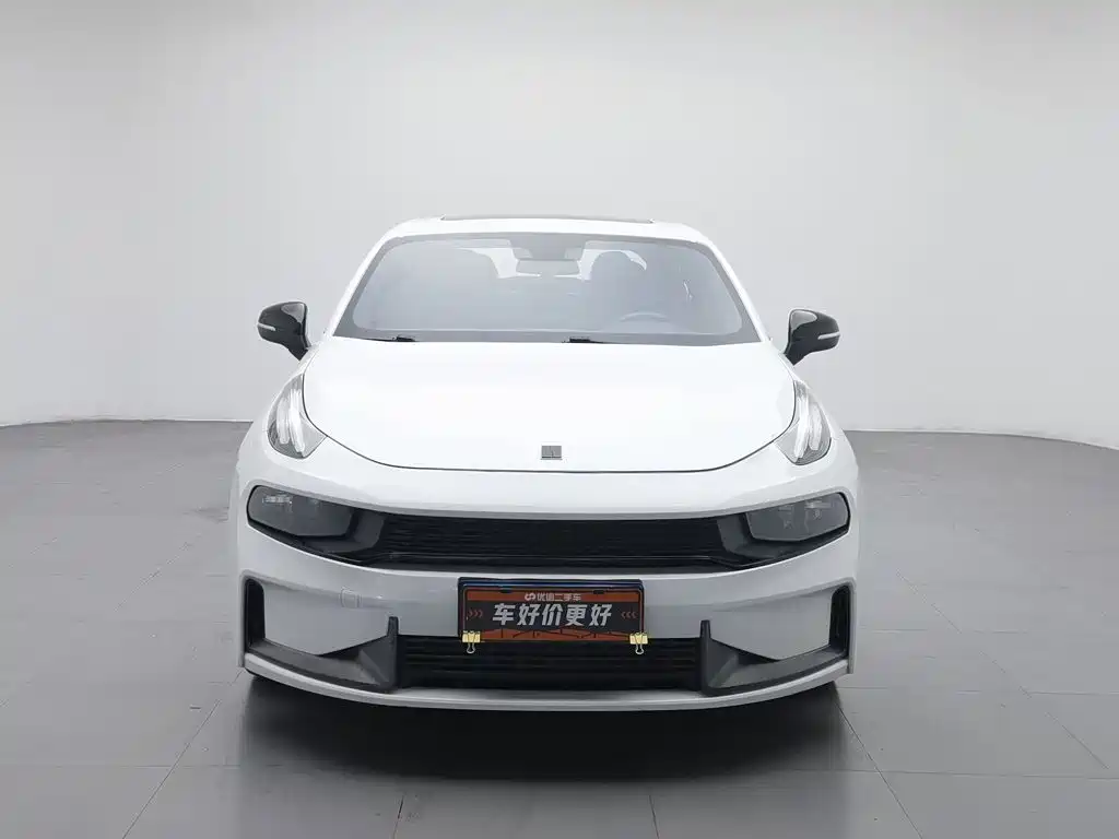 Lynk & Co 03