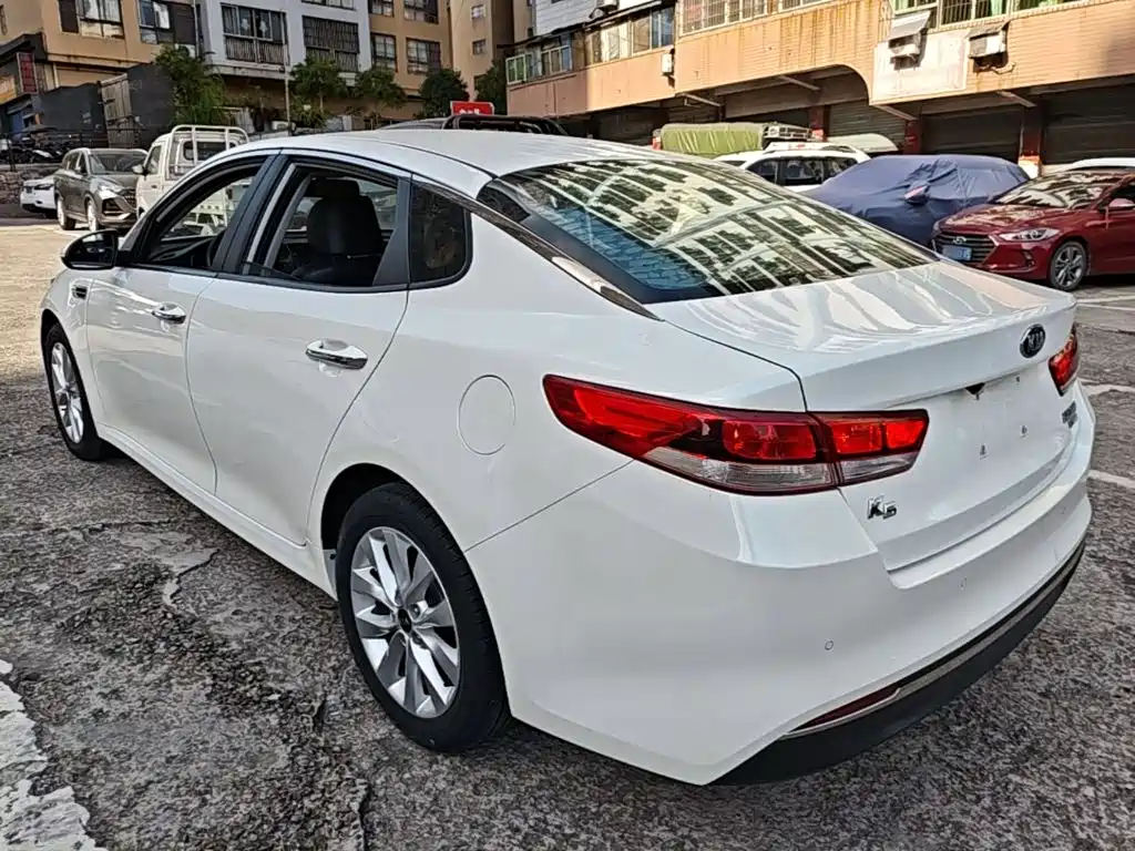 Kia K5