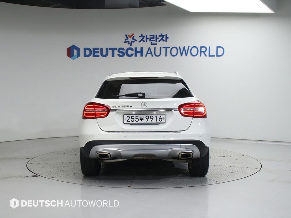 Mercedes-Benz GLA-Class