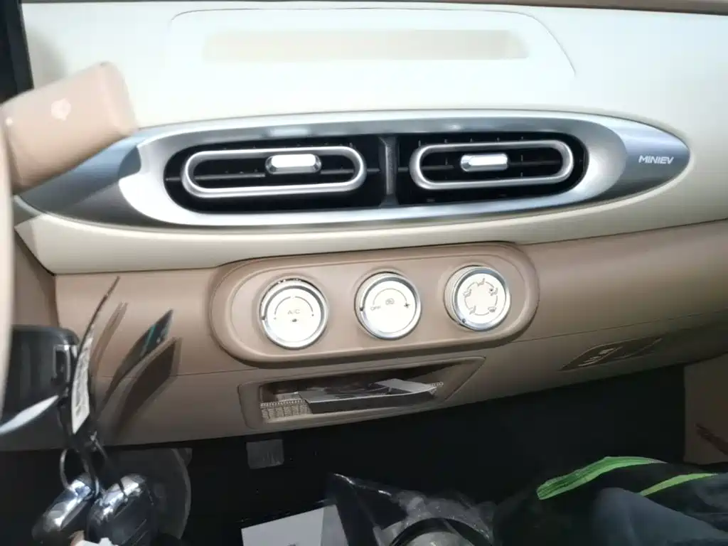 Wuling MINIEV