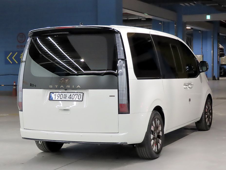 Hyundai Staria