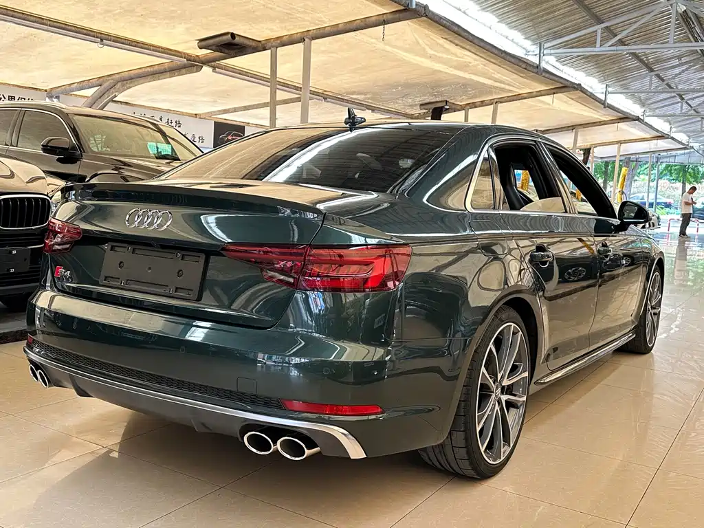 Audi S4