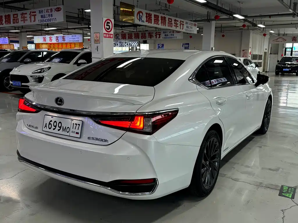 Lexus ES