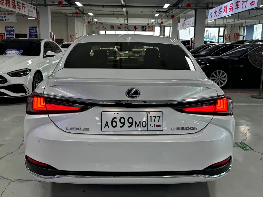Lexus ES