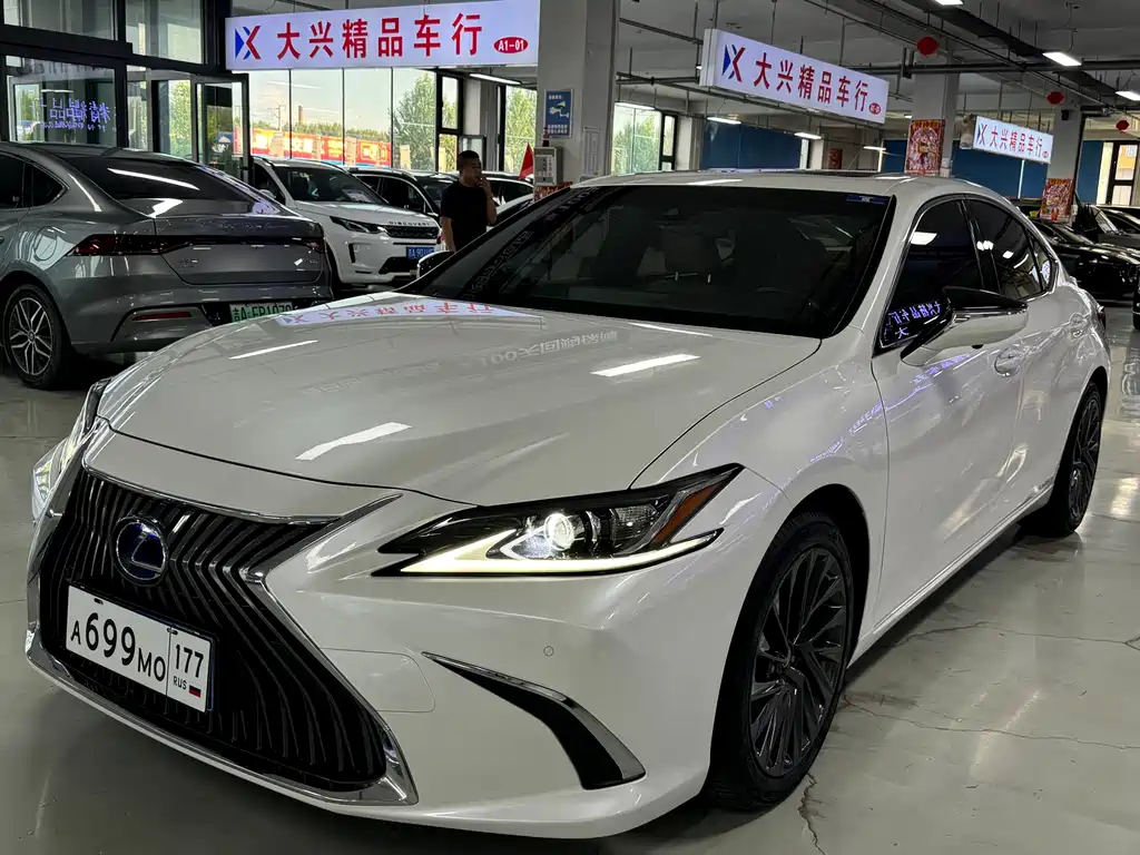 Lexus ES