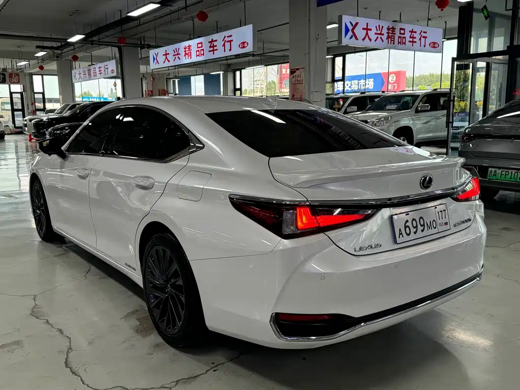Lexus ES