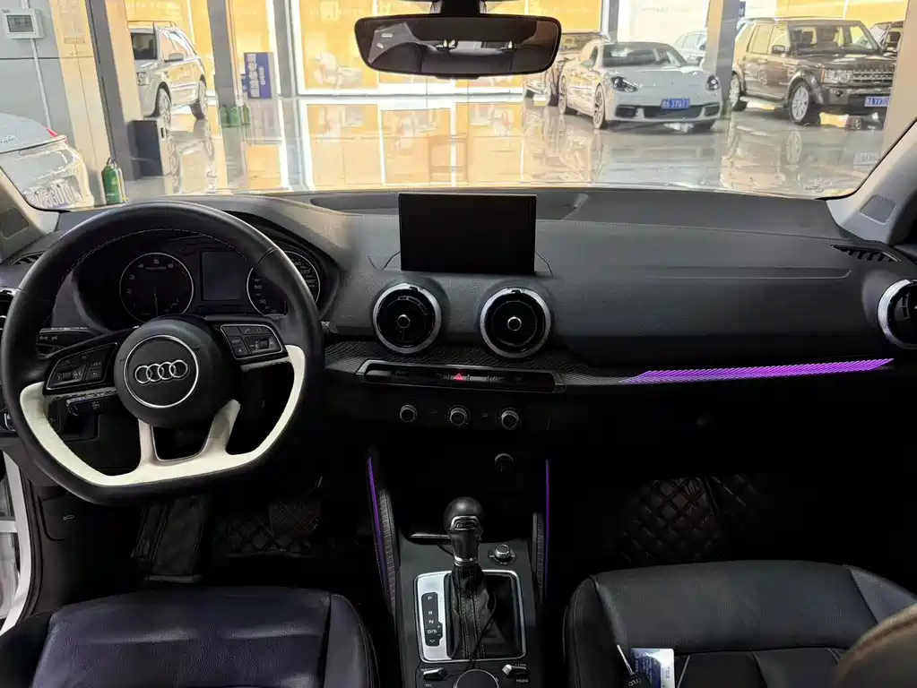 Audi Q2L