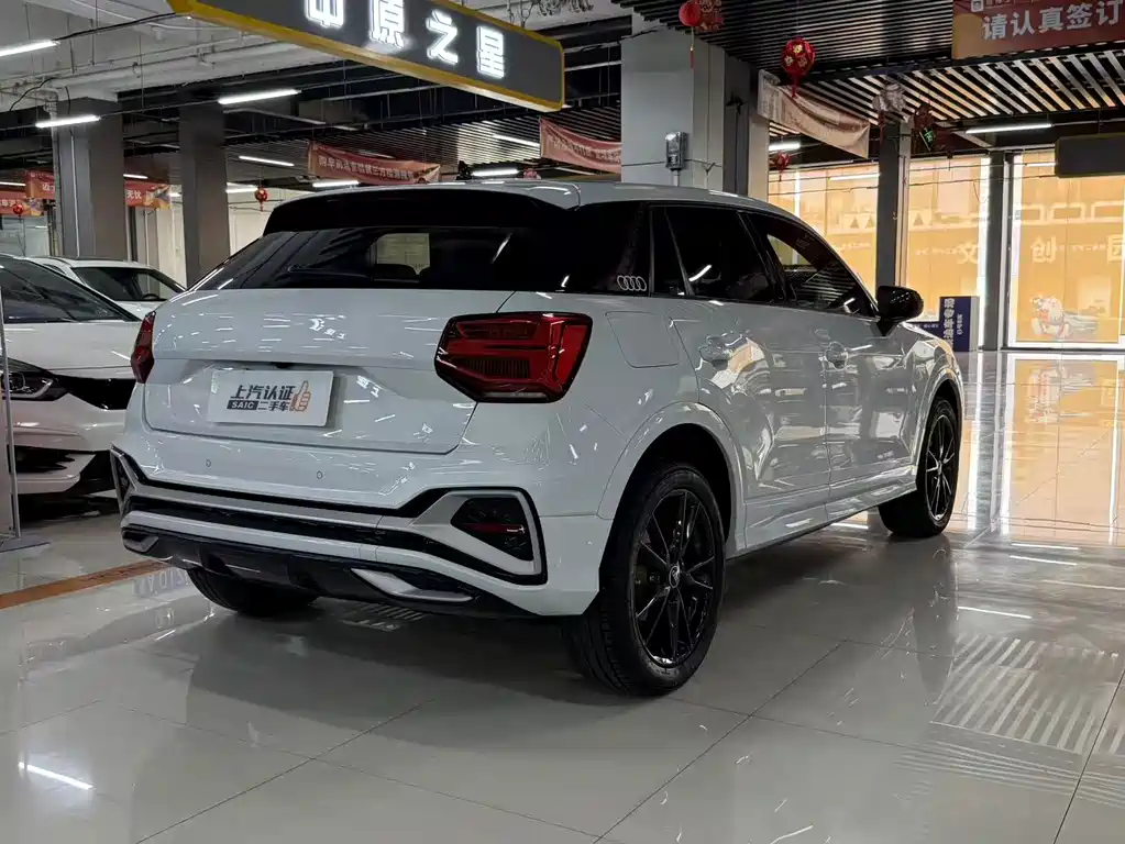 Audi Q2L
