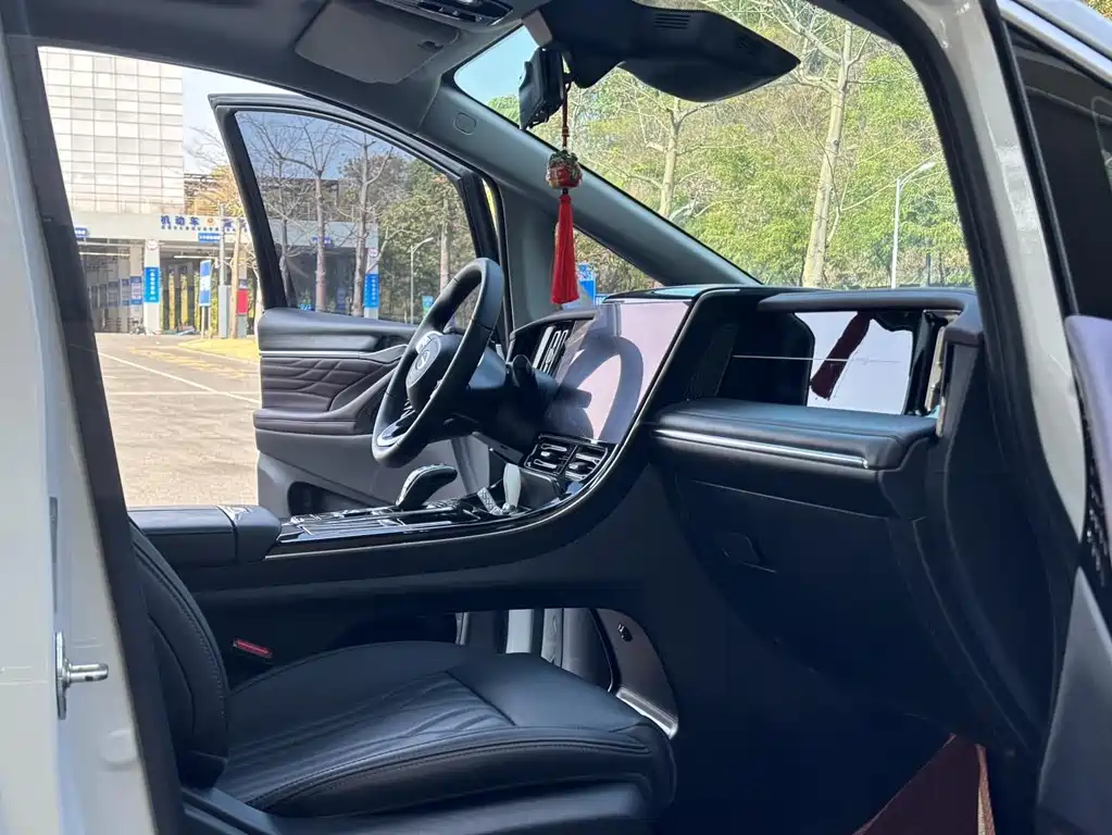 GAC Motor Trumpchi M8