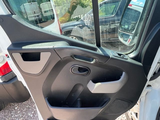Nissan NV400