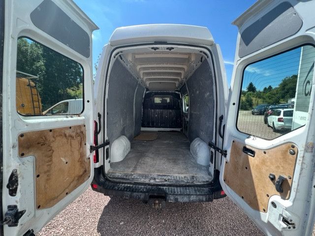 Nissan NV400