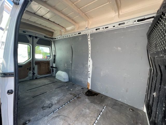 Nissan NV400