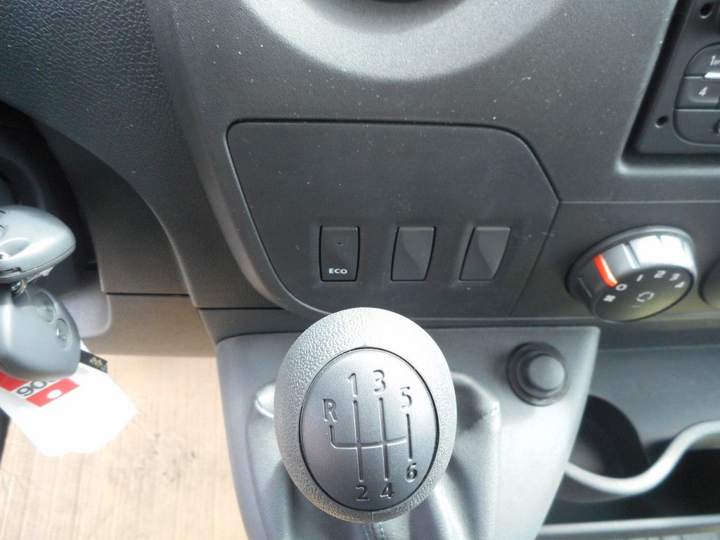 Nissan NV400