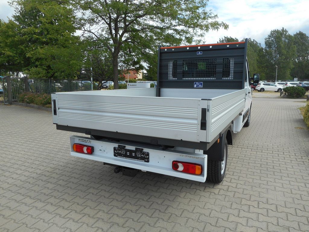 Nissan NV400