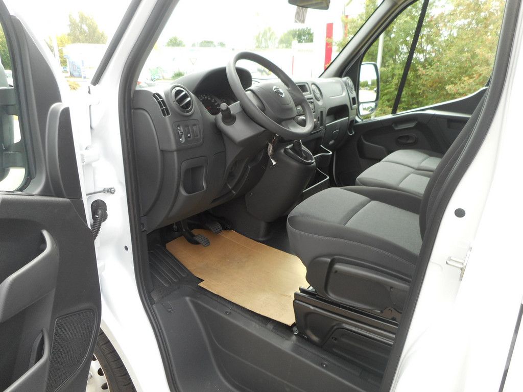 Nissan NV400