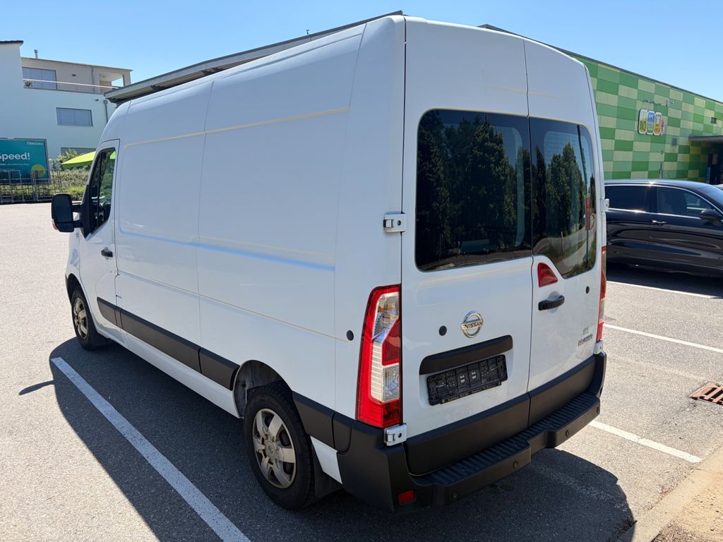 Nissan NV400