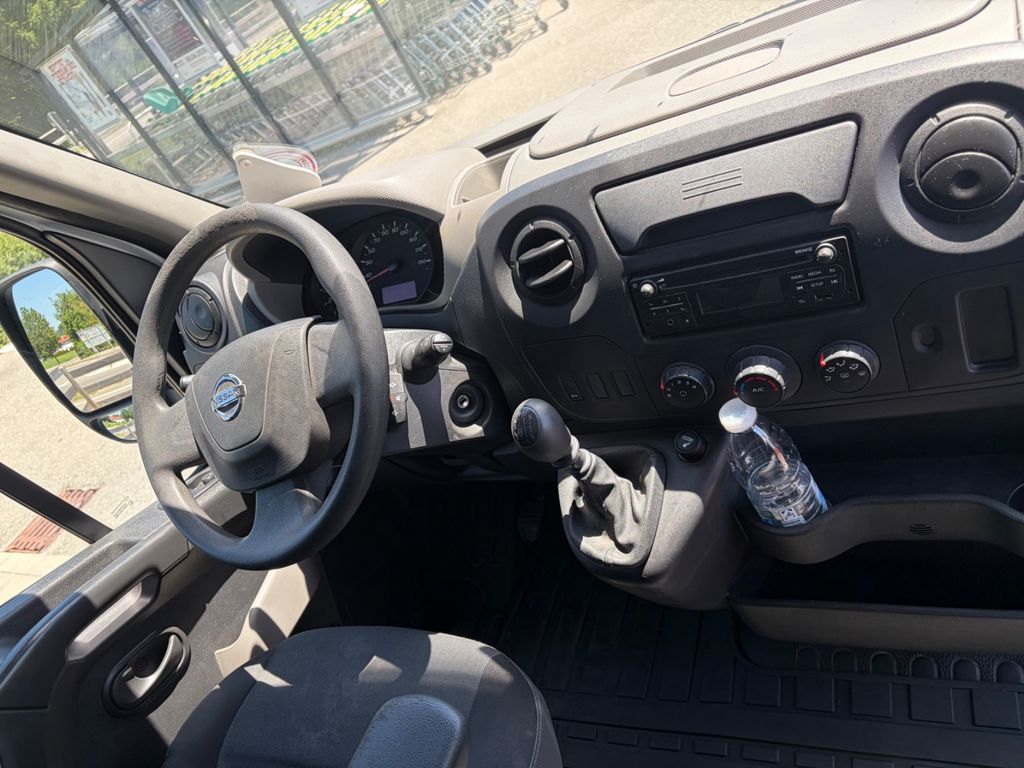 Nissan NV400