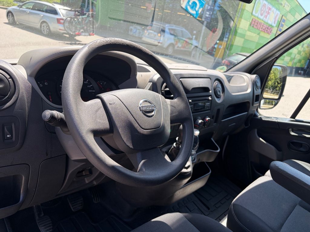 Nissan NV400