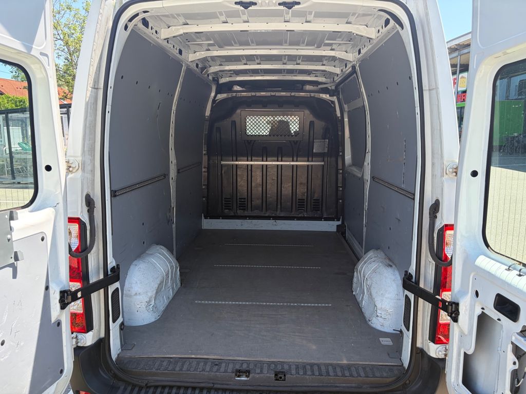 Nissan NV400