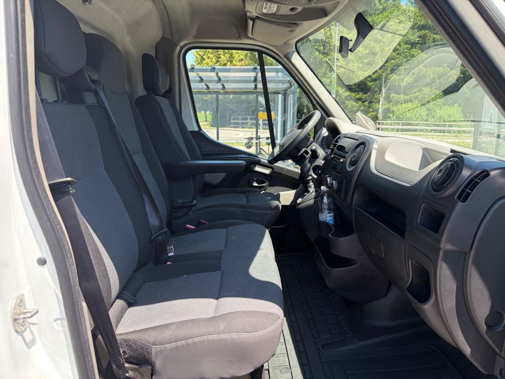 Nissan NV400