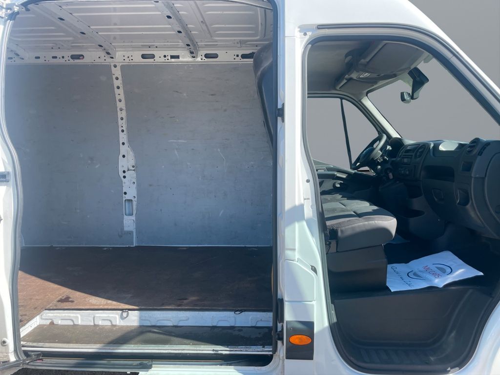 Nissan NV400
