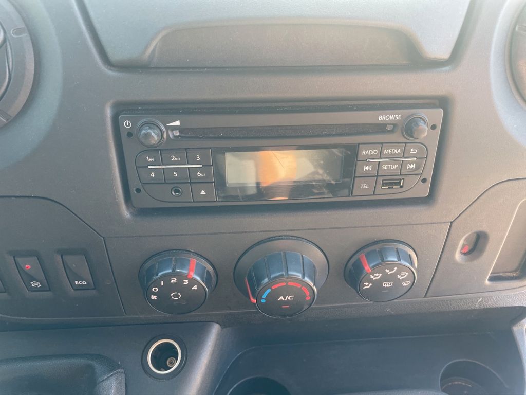 Nissan NV400
