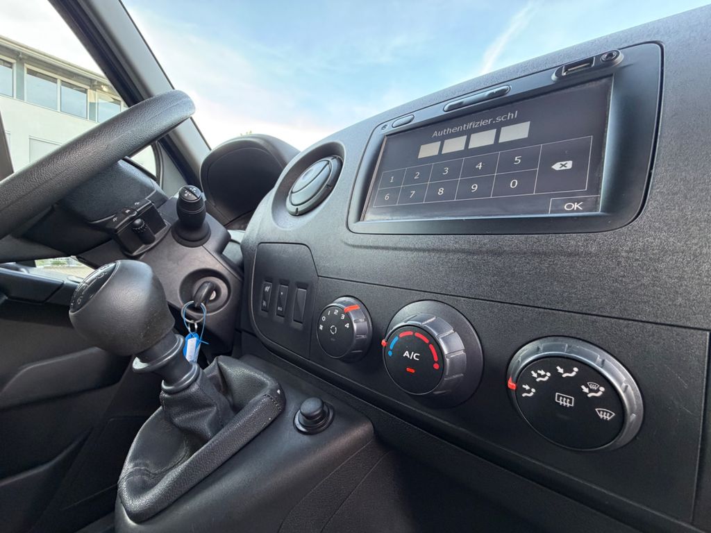 Nissan NV400