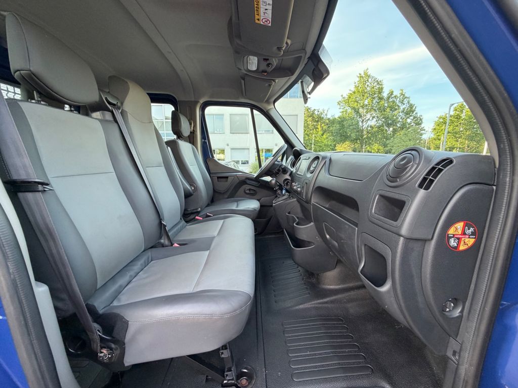 Nissan NV400