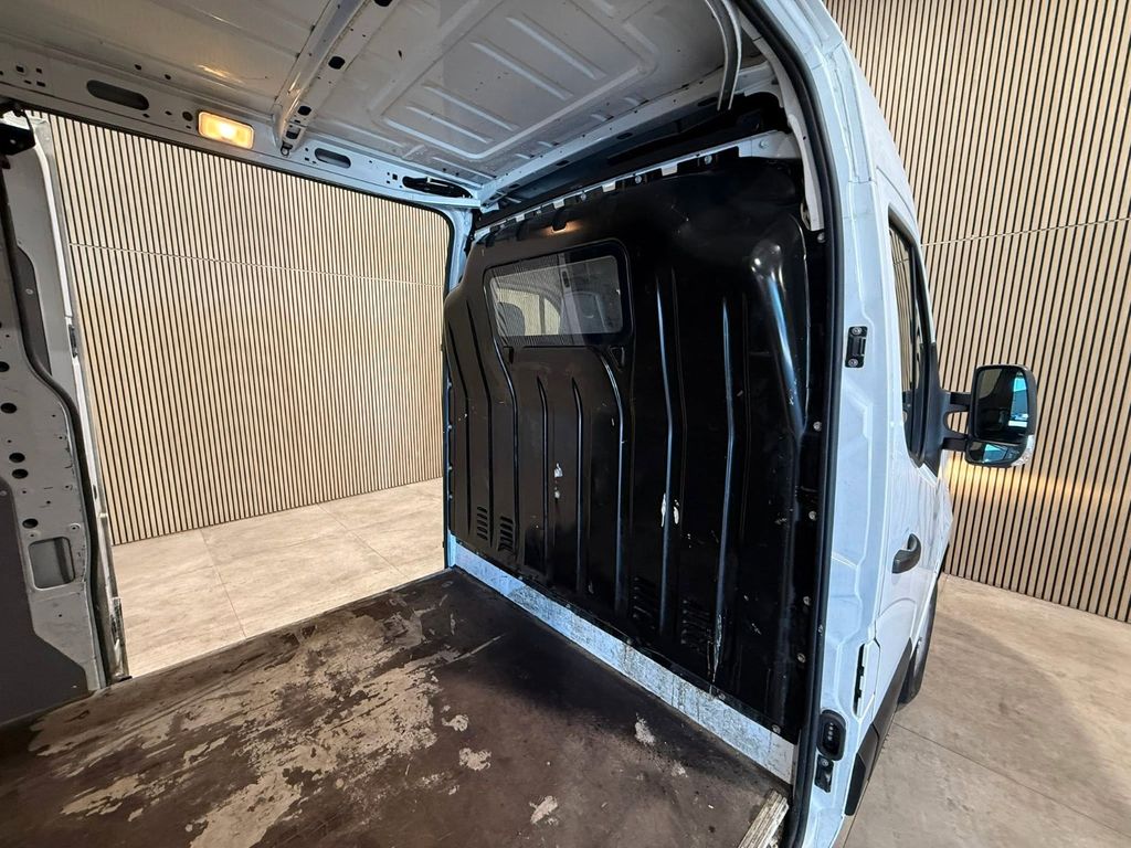 Nissan NV400
