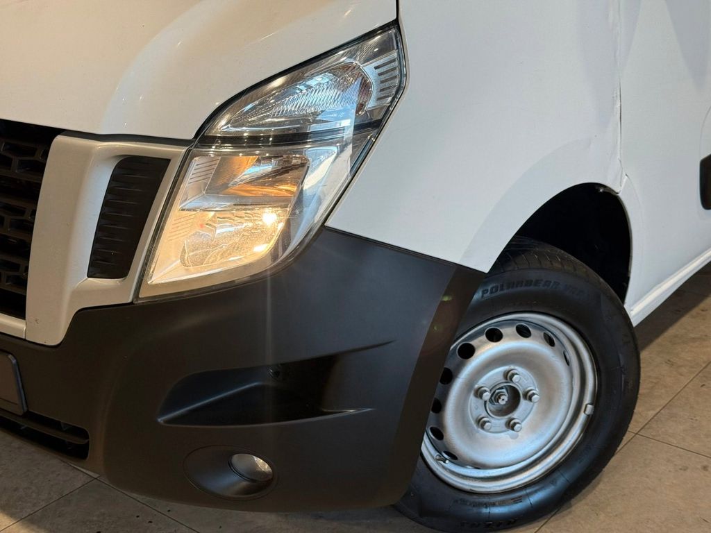 Nissan NV400