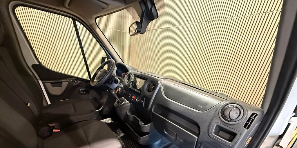 Nissan NV400