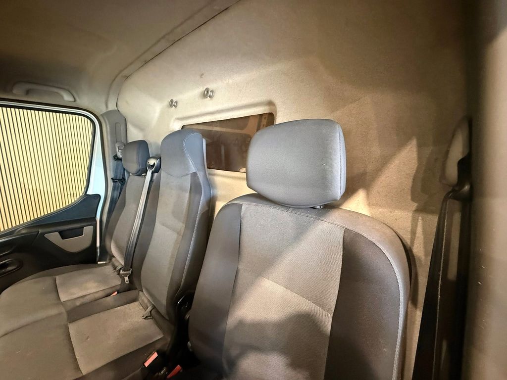 Nissan NV400