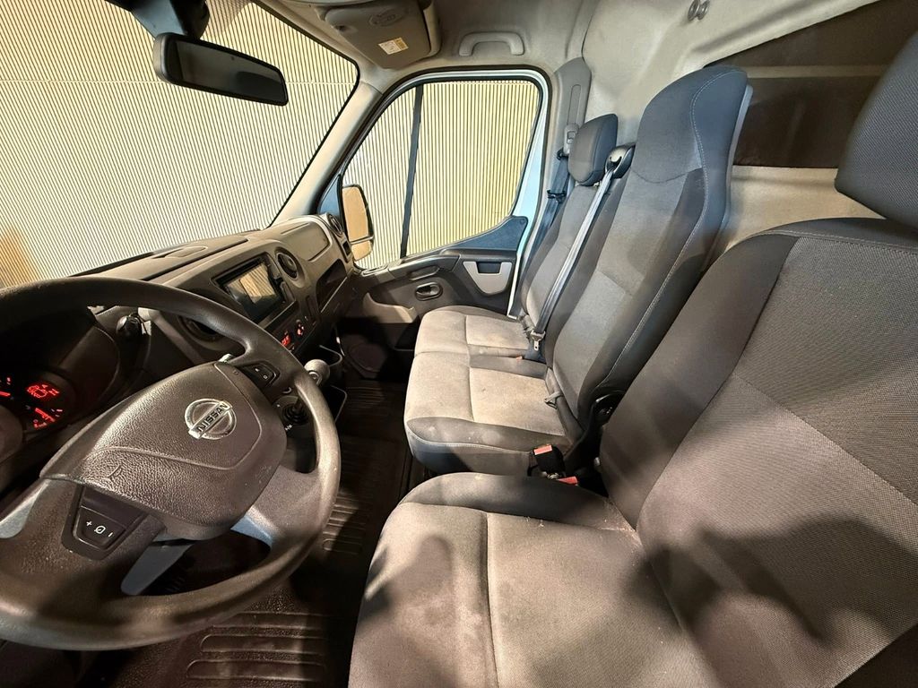 Nissan NV400