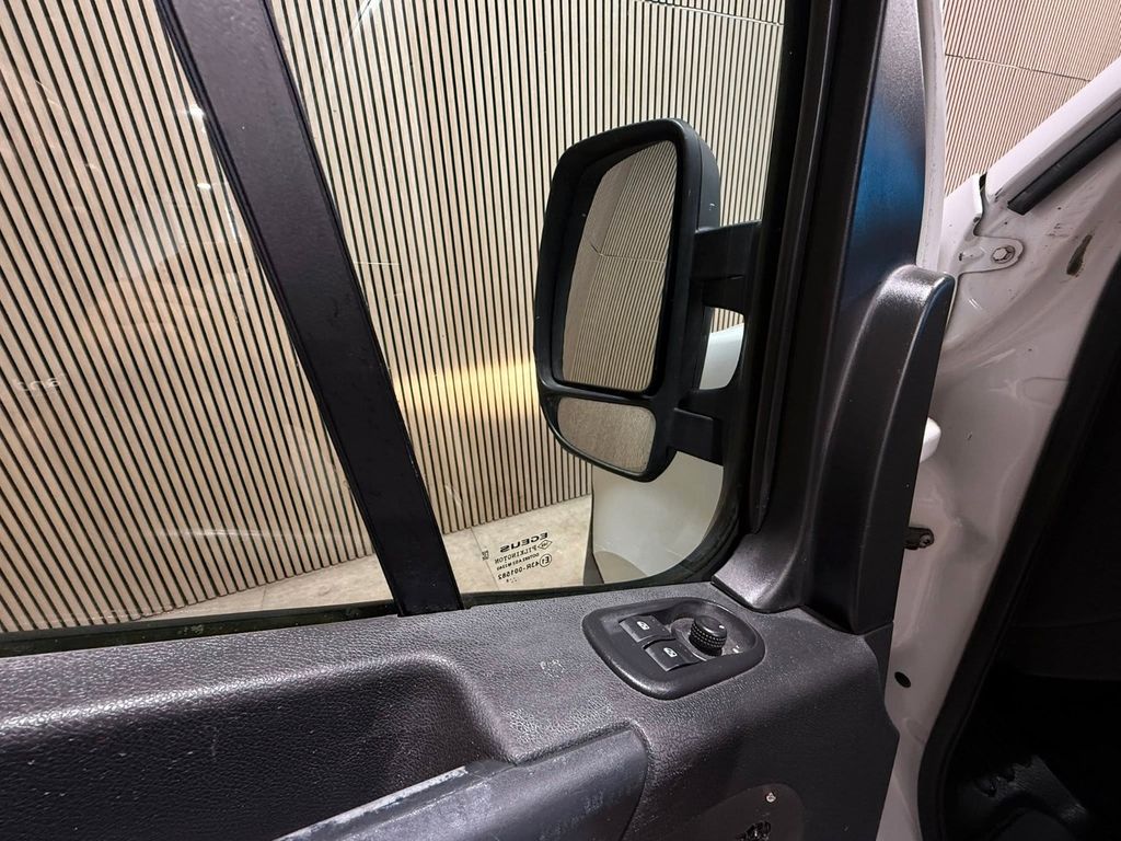 Nissan NV400