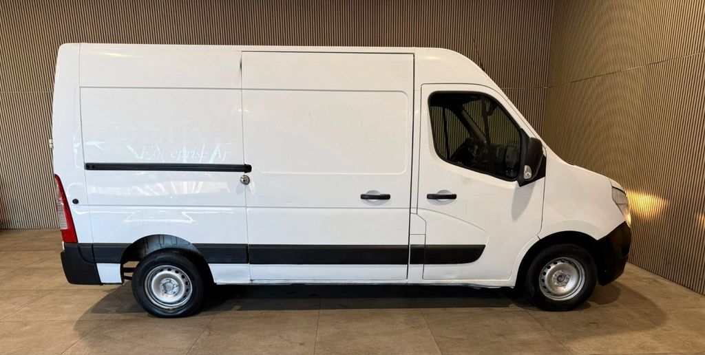 Nissan NV400