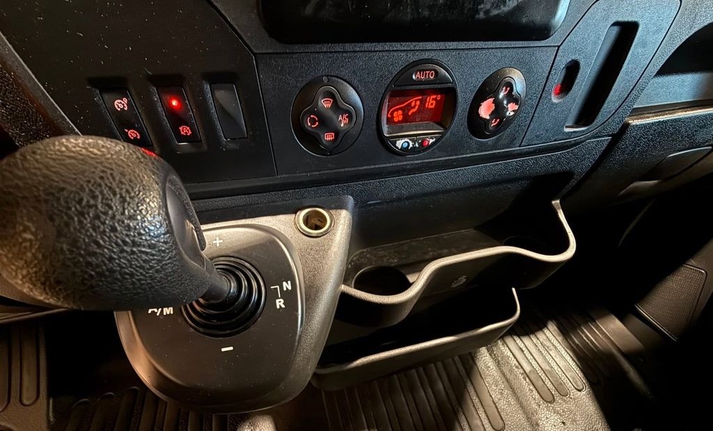 Nissan NV400