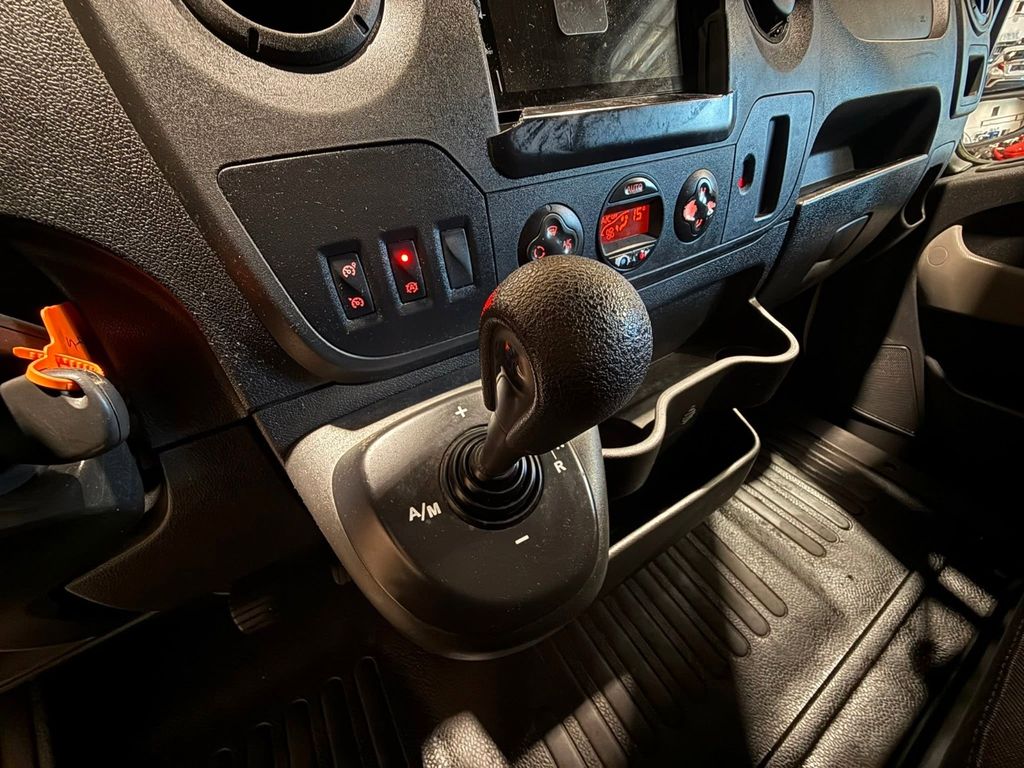 Nissan NV400