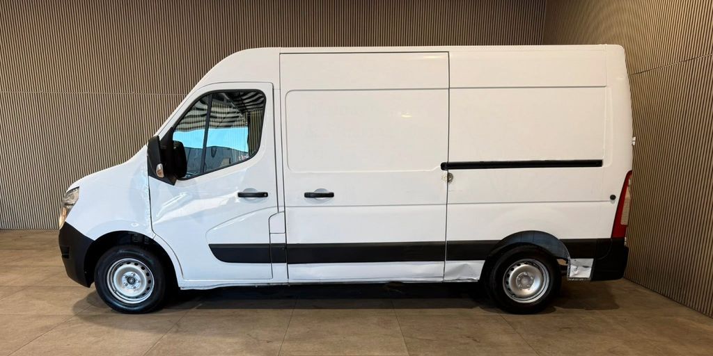 Nissan NV400