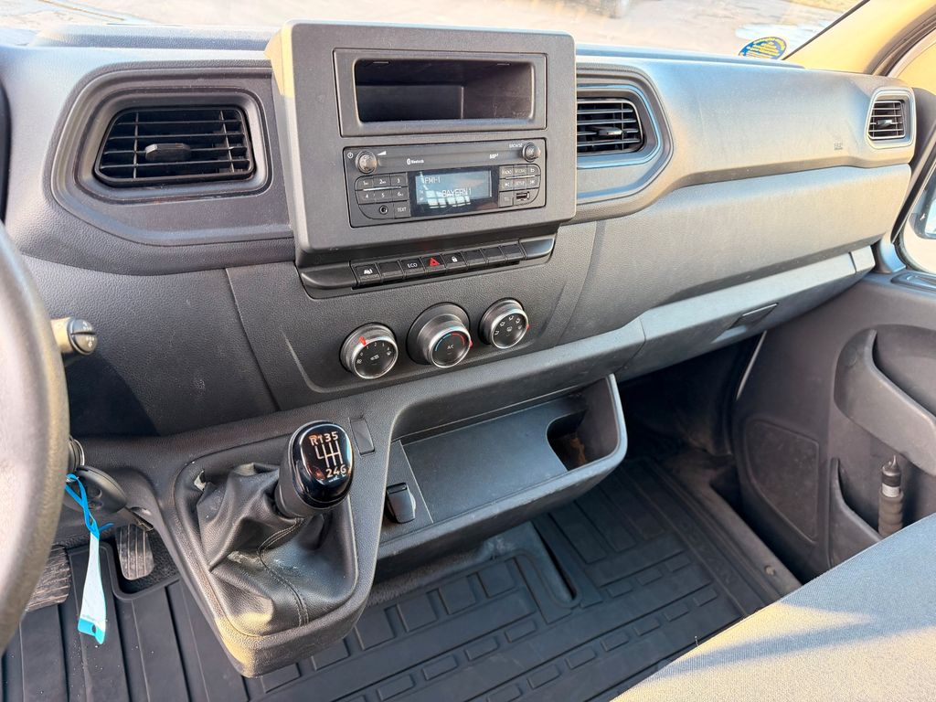 Nissan NV400
