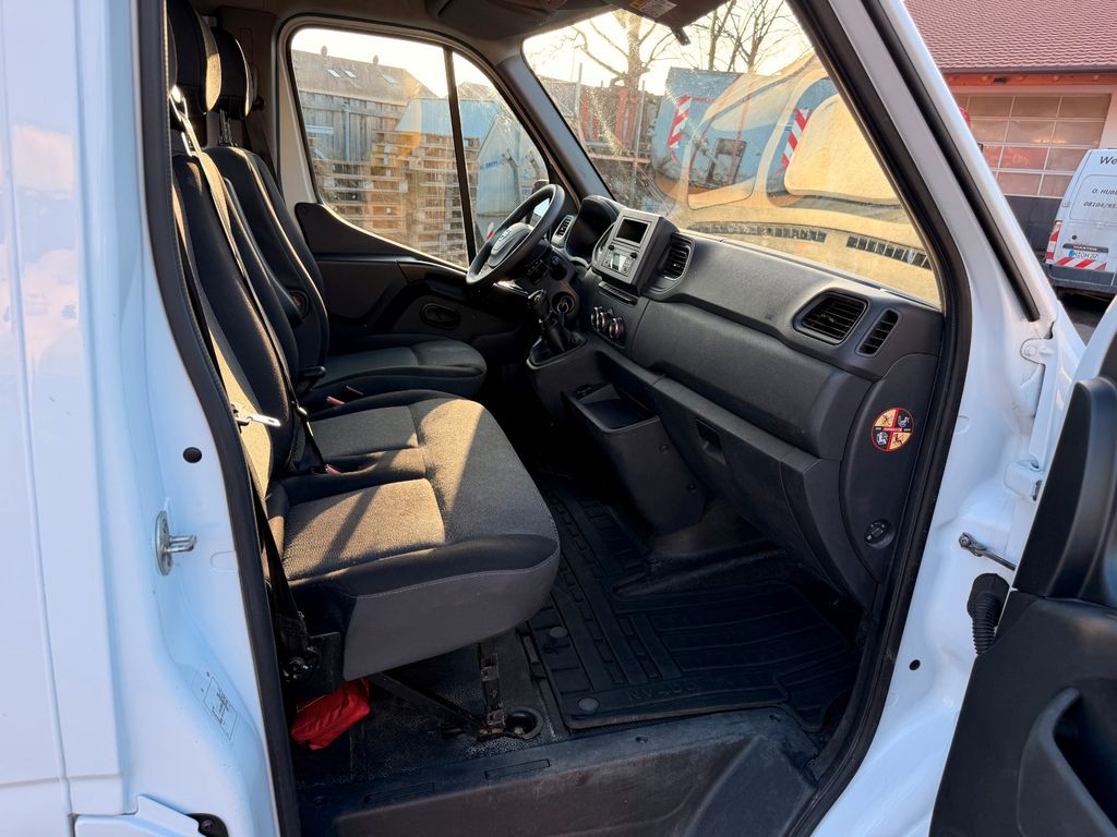 Nissan NV400