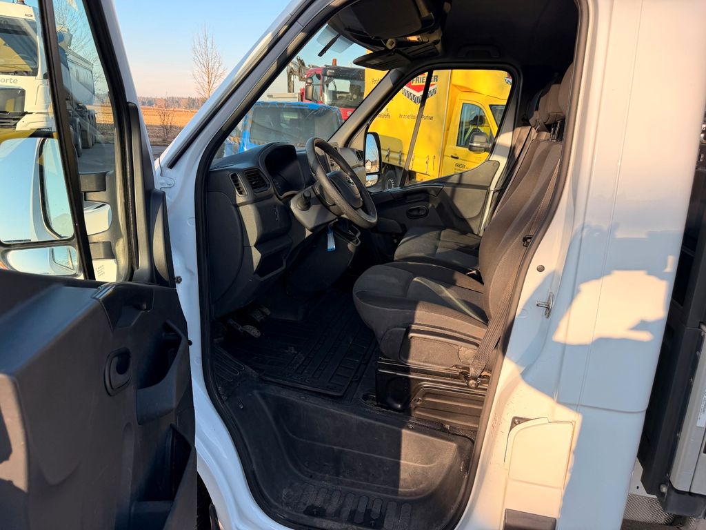 Nissan NV400