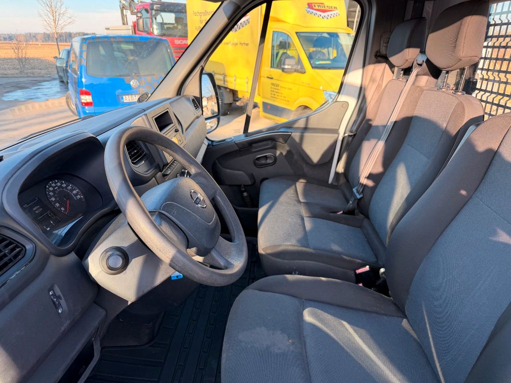 Nissan NV400
