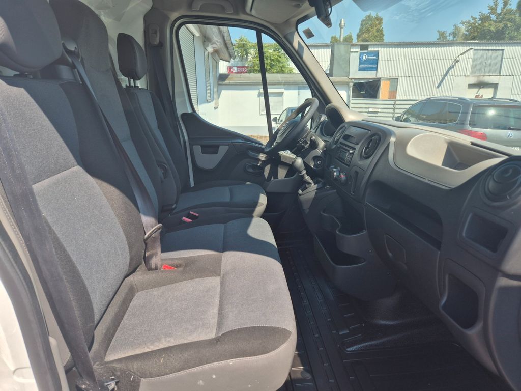 Nissan NV400