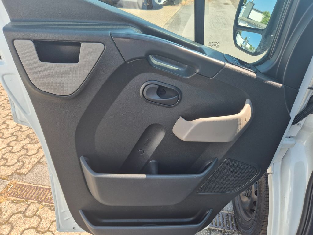 Nissan NV400