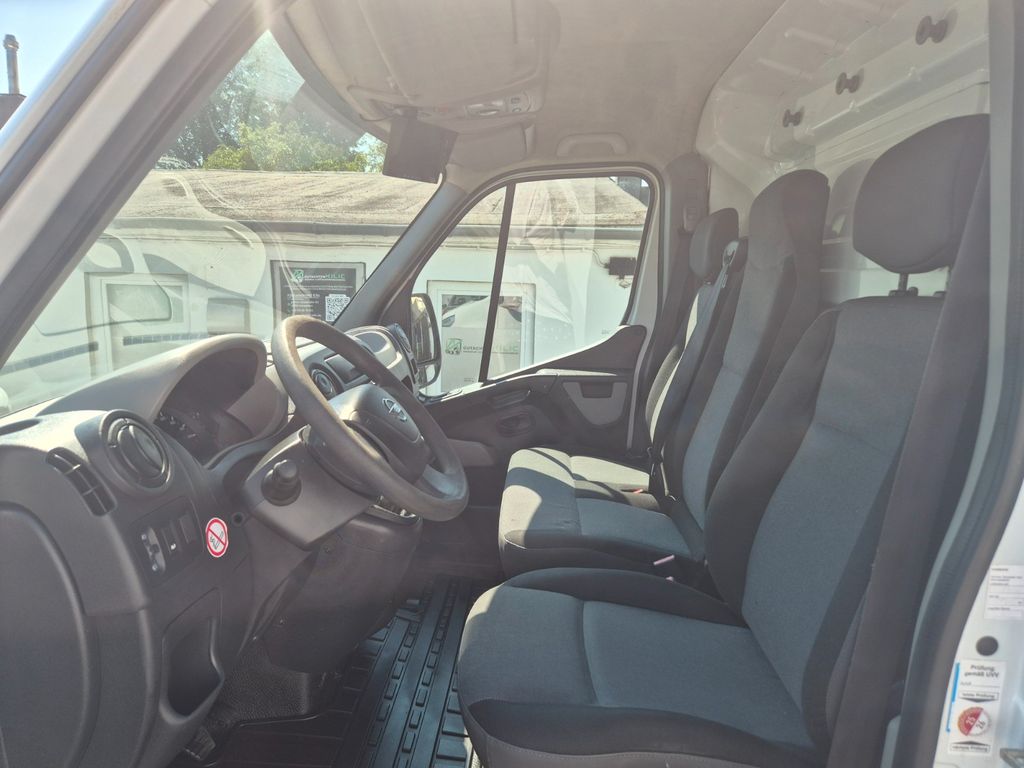Nissan NV400