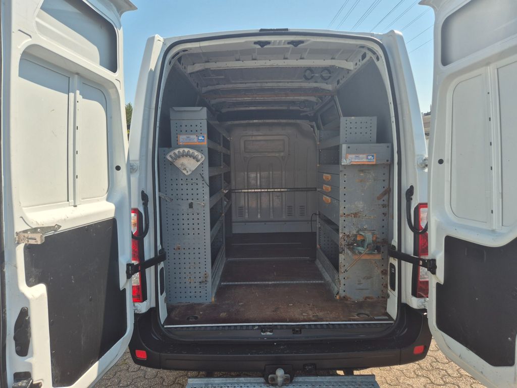 Nissan NV400