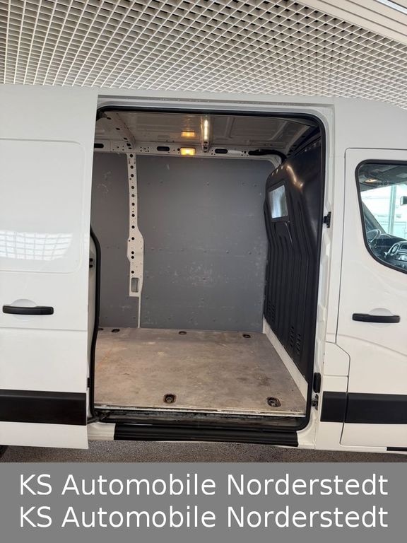 Nissan NV400