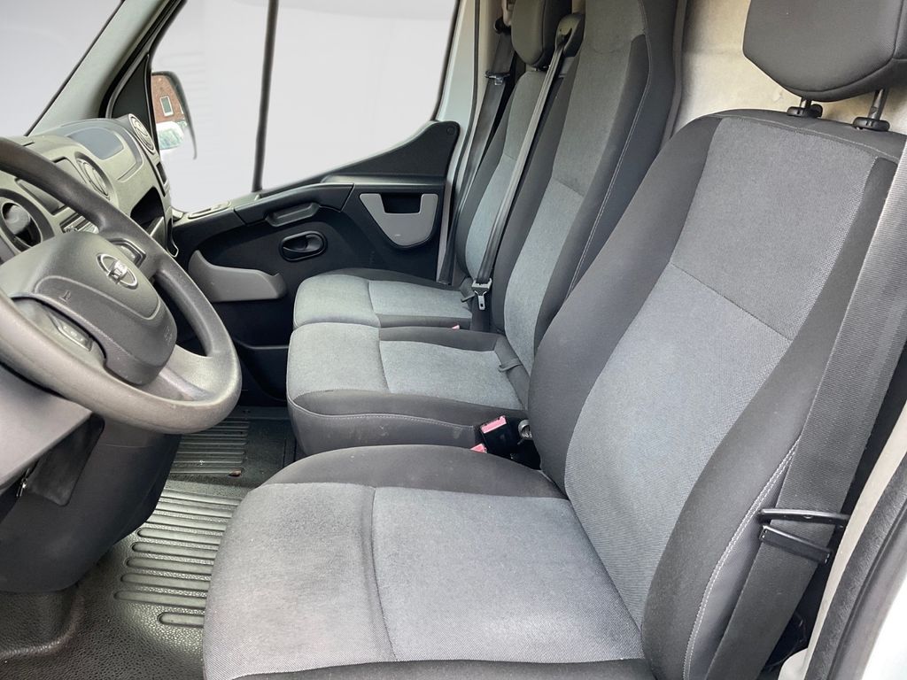 Nissan NV400