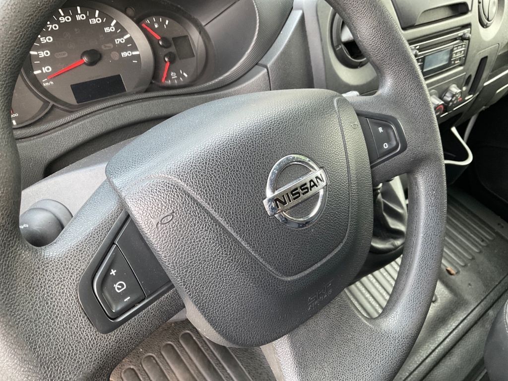 Nissan NV400