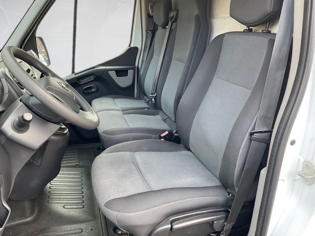 Nissan NV400